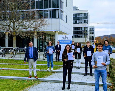 Universität Göttingen und die Dr. Hans Riegel-Stiftung zeichnen Schüler:innen für besonders gute, vorwissenschaftliche Arbeiten mit Dr. Hans Riegel-Fachpreisen aus